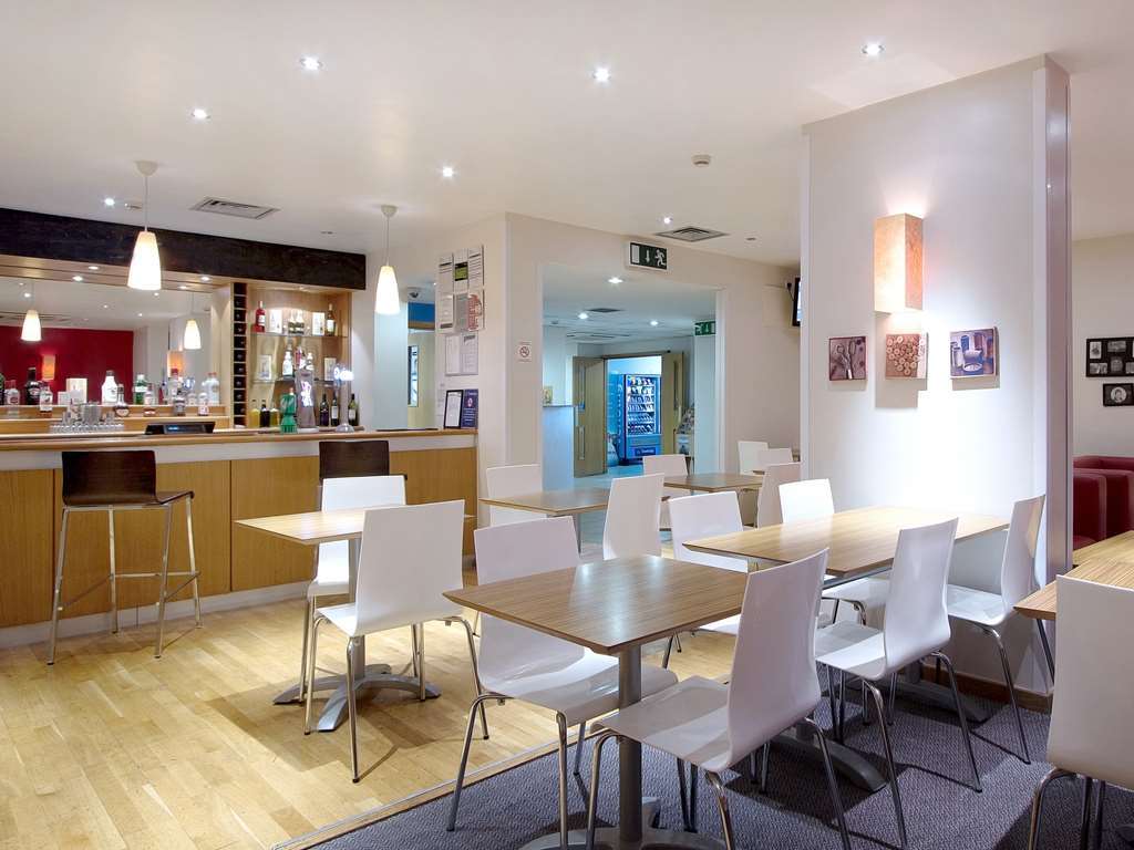 Travelodge Preston Central מסעדה תמונה